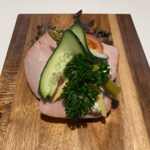 Hamburgerryg m. italiensksalat 