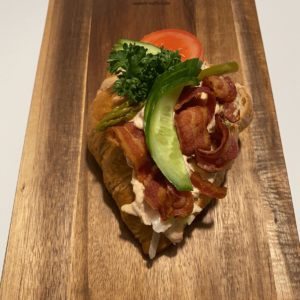 Croissant m. hønsesalat & bacon 