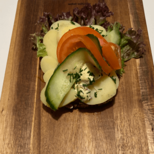 Kartoffelmad m. urte mayonnaise & tomat 