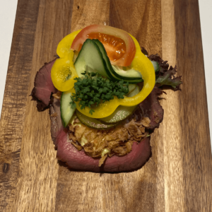 Roastbeef m. remoulade & ristede løg 